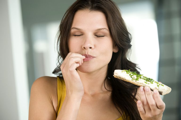 Eat slowly to indicate fullness and satiety to the brain