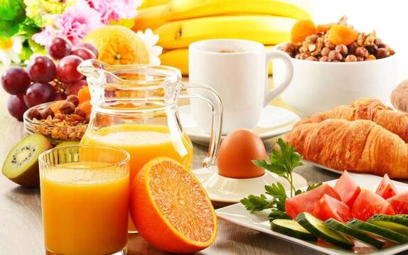 Eat a wholesome breakfast filled with proteins, calcium, fibre, carbs and good fats