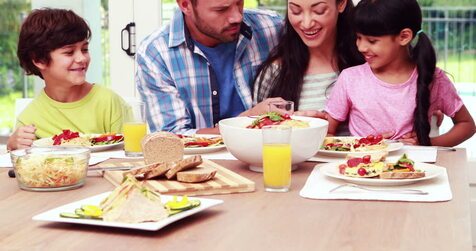 Eating together helps people understand each other better and learn to eat healthier foods