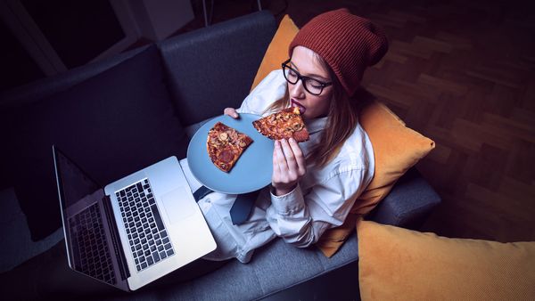 Impaired connectivity between two brain regions promotes junk food eating when we wake up in the middle of night